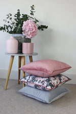 Carica l'immagine nel visualizzatore di Gallery, McAlister Textiles Matt Blush Pink Piped Velvet Cushion Cushions and Covers